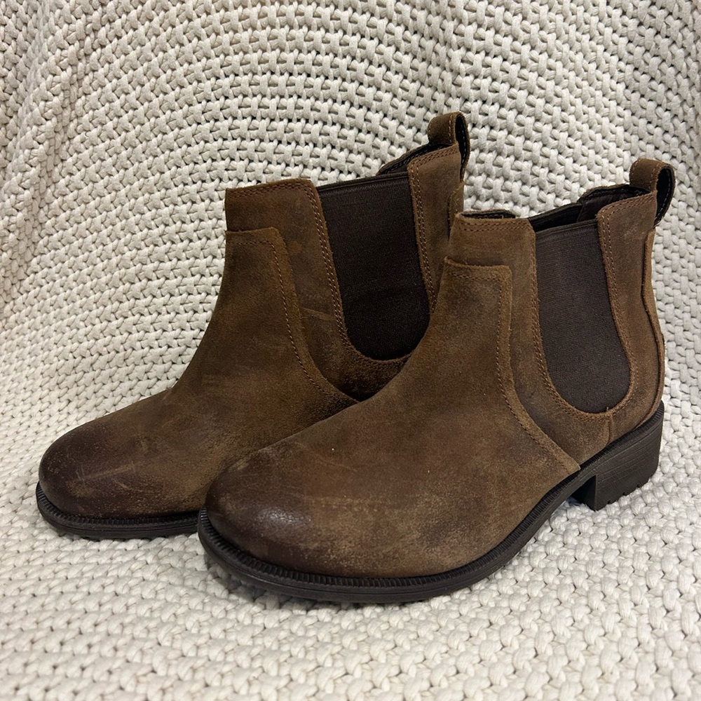UGG Brown Ankle Boots with Elastic Panels